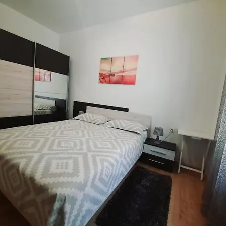 Nena Near The Center With Free Parking Apartment